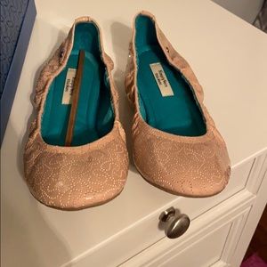 Blush/tan Vera Wang slip on shoes